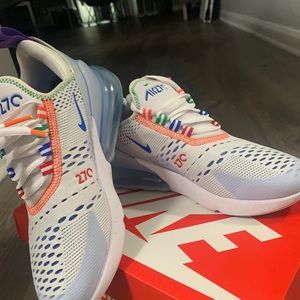 NIKE AIR MAX 270